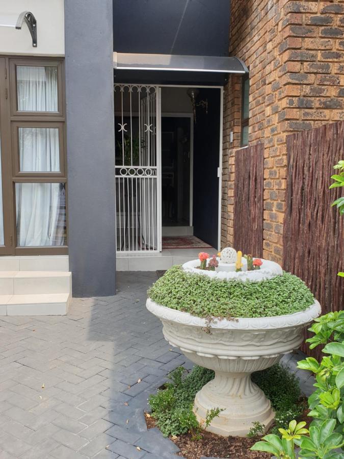 House Mulberry Guesthouse Pretoria-Noord Esterno foto